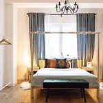 La Dame Bleue Apartment